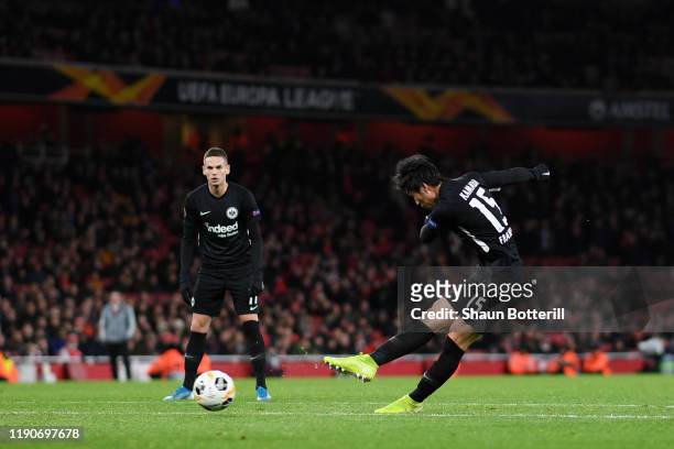 Daichi Kamada of Eintracht Frankfurt scores his team's second goal during the UEFA Europa League group F match between Arsenal FC and Eintracht...