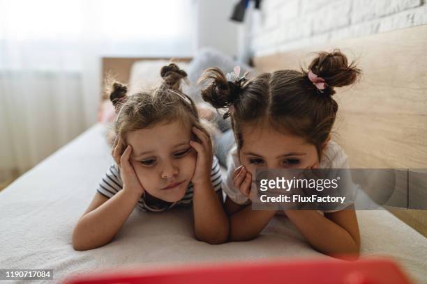 Family Watching Tv Cartoon Photos and Premium High Res Pictures - Getty  Images