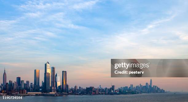 manhattan dusk, new york city - hudson yards stock pictures, royalty-free photos & images