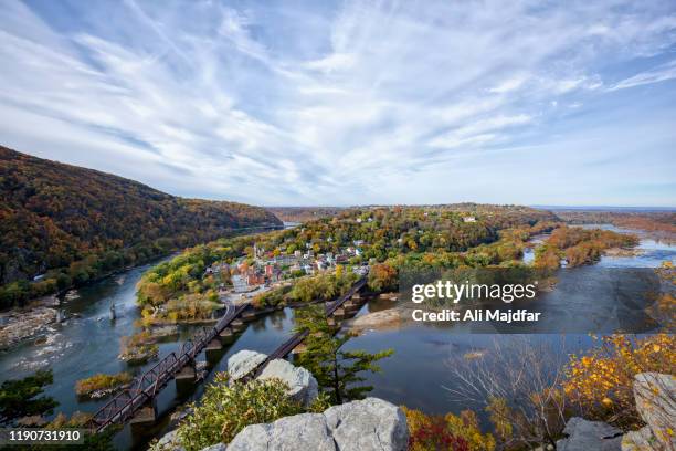 harpers ferry view from maryland heights - west virginia v maryland stockfoto's en -beelden