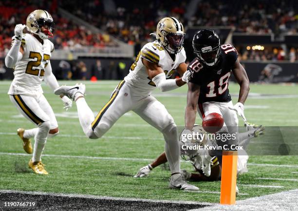 Calvin Ridley of the Atlanta Falcons drops the ball before crossing the pylon on a two-point conversion in the final minutes against Marcus Williams...