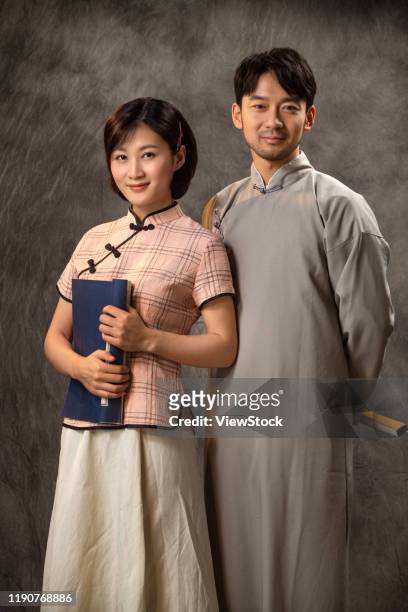 young couples to restore ancient ways - chinesischer kragen stock-fotos und bilder