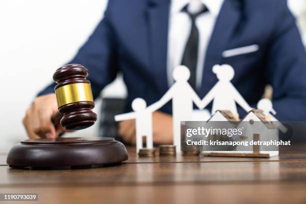 home loan law concept,home insurance law concept,model of house with gavel and money on the table. top view. space for text. - house auction stockfoto's en -beelden