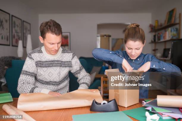 mid adult couple packing presents - national day in sweden 2017 stockfoto's en -beelden