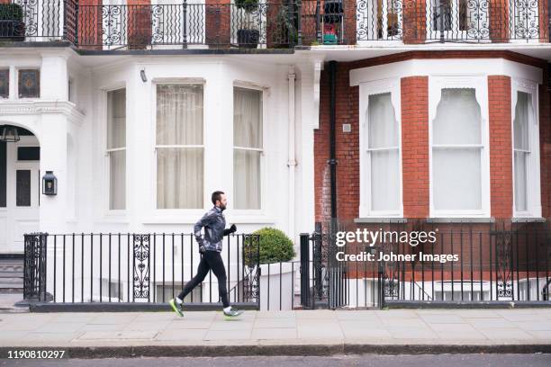 jogger running - running side view stock pictures, royalty-free photos & images