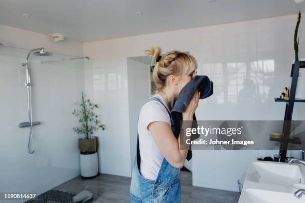 woman drying face - woman washing face stockfoto's en -beelden