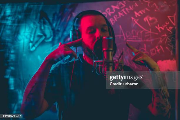 rap musician in studio - nas rapper imagens e fotografias de stock