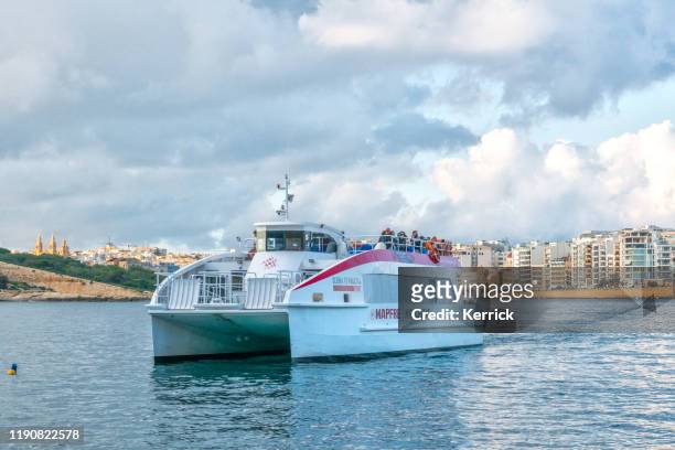 ferry for passengers from sliema to valletta, malta - malta harbour stock pictures, royalty-free photos & images