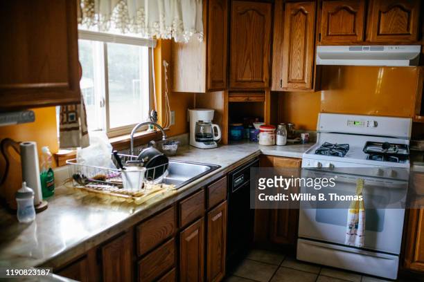 america kitchen - middle class stock pictures, royalty-free photos & images