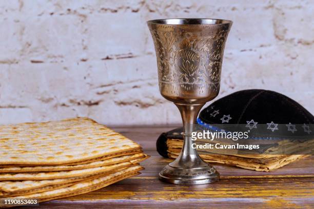 wine holiday matzoth celebration matzoh jewish passover bread torah - passover symbols 個照片及圖片檔