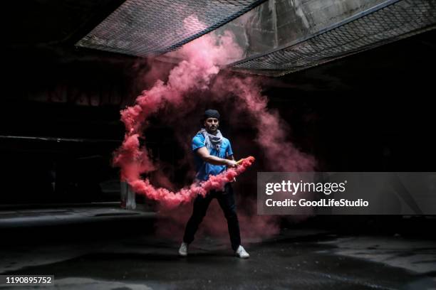 tänzerin im rauch - colored smoke stock-fotos und bilder