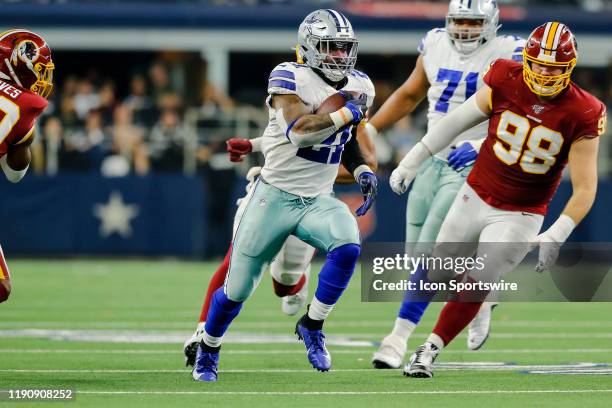 Dallas Cowboys running back Ezekiel Elliott runs through the line of scrimmage during the game between the Dallas Cowboys and the Washington Redskins...