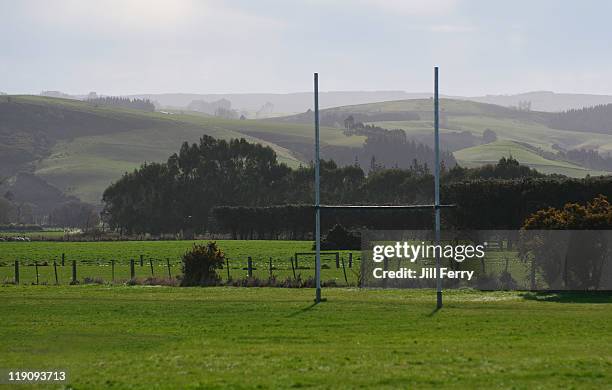country rugby field - rugbyplatz stock-fotos und bilder