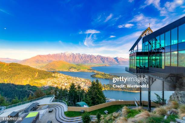 skyline viewing gallery and luge tracks against sky at queenstown, south island, new zealand - queenstown new zealand foto e immagini stock