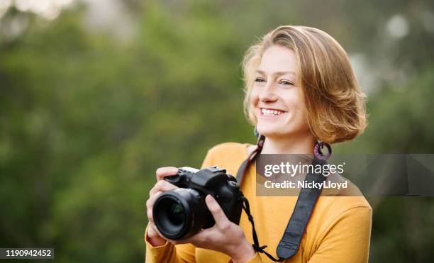 exploring the nature through the lens - profesional amateur imagens e fotografias de stock