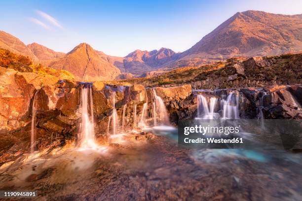 scenic view of fairy pools waterfall, glenbrittle, isle of skye, highlands, scotland, uk - insel skye stock-fotos und bilder