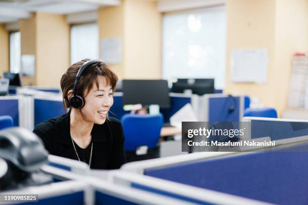 business woman having a video chat - コールセンター　日本 ストックフォトと画像