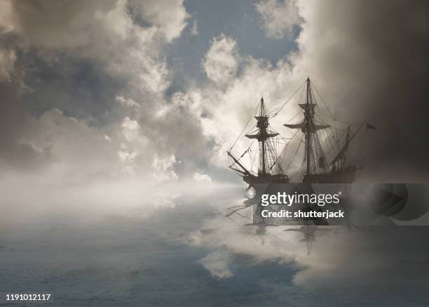 galleon sailing in ocean, usa - windjammer stock-fotos und bilder