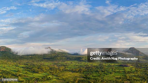 as the clouds roll in - bangalore tourist stock-fotos und bilder