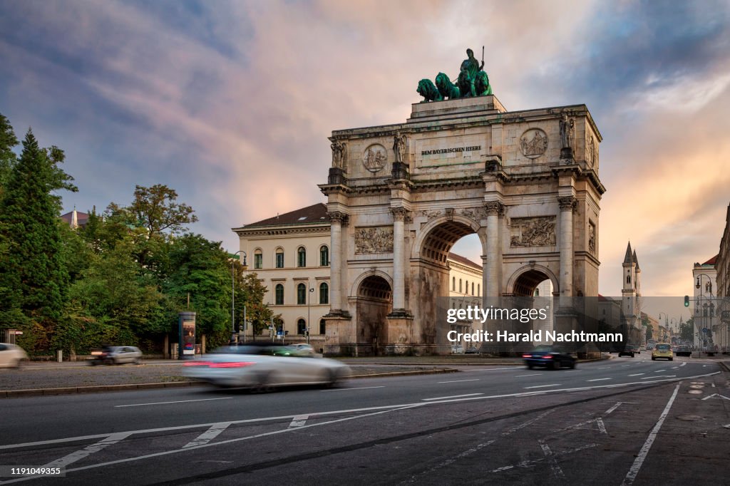 Victory Gate with City traffic, Munich, Bavaria, Germany