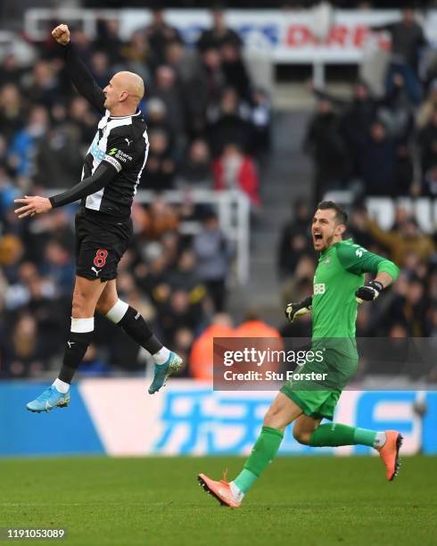 Newcastle player Jonjo Shelvey celebrates with Martin Dubravka after scoring 2nd Newcastle goal during the Premier League match between Newcastle...