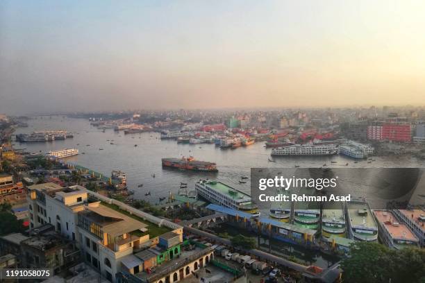 high angel view of a port in dhaka - bangladesch stock-fotos und bilder