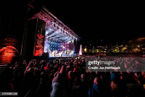Seeed Singer Seeed In Concert Photos and Premium High Res Pictures - Getty Images