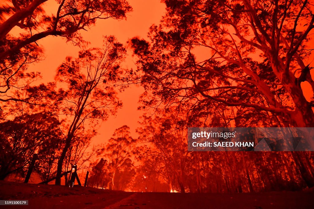 TOPSHOT-AUSTRALIA-WEATHER-FIRES