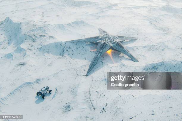 astronaut walking towards ufo on alien planet - exploratory spacecraft stock pictures, royalty-free photos & images