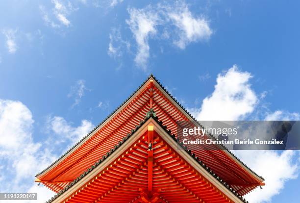 konpon daito pagoda - koyasan - konpon daito stock pictures, royalty-free photos & images