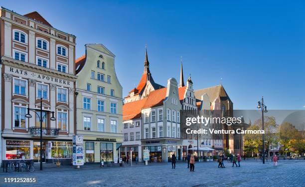 colourful gabled houses in the new market of rostock, germany - rostock imagens e fotografias de stock