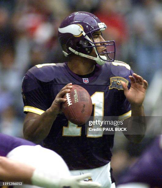 Minnesota Vikings' quarterback Daunte Culpepper looks for a receiver downfield during early action versus the Dallas Cowboys at Texas Stadium in...