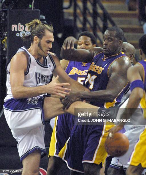 Los Angeles Lakers center Shaquille O'Neal and Sacramento Kings forward Scot Pollard go for a rebound during the first period of the Game Three...