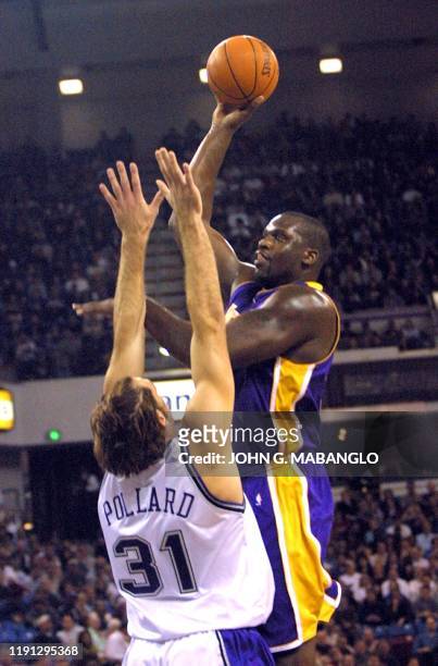 Los Angeles Lakers center Shaquille O'Neal shoots for two-points over Sacramento Kings forward Scot Pollard during the first period 16 November, 2000...
