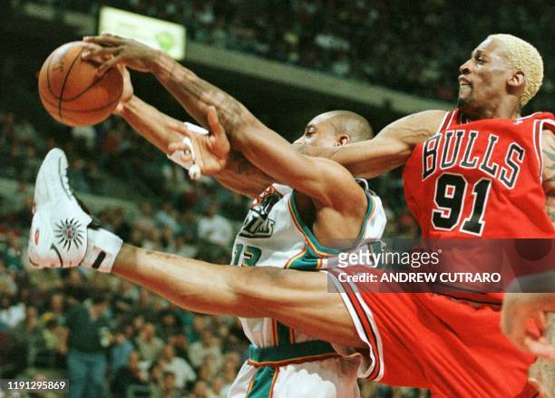 Chicago Bulls' Dennis Rodman fouls Detroit Pistons' Jerome Williams as they battle for a rebound during the fourth quarter 15 April at the Palace in...