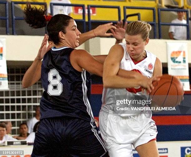 Noelia Mendoza of the Argentine team fights for the ball with Canadian Stacey Dales 14 September 2001 in Sao Luis do Maranhao. Noelia Mendoza del...