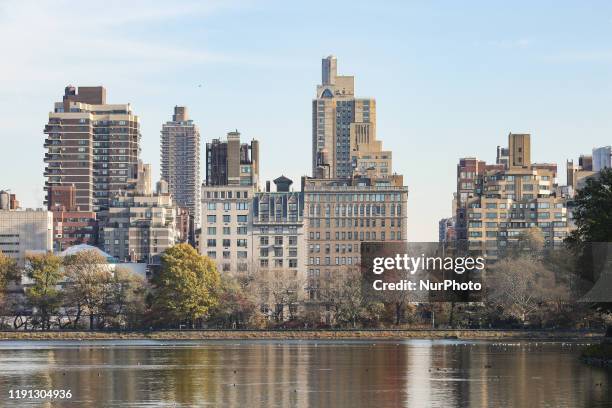 Jacqueline Kennedy Onassis water reservoir in Central Park, Manhattan in New York City. The Reservoir in NY covers 106 acres and holds over 1 000,000...