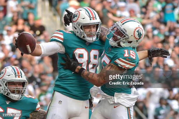 Mike Gesicki of the Miami Dolphins celebrates with Albert Wilson after scoring a touchdown in the third quarter against the Philadelphia Eagles at...