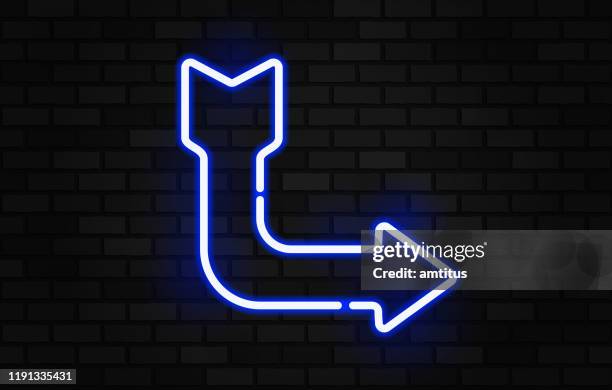 stockillustraties, clipart, cartoons en iconen met neon pijl teken - neon