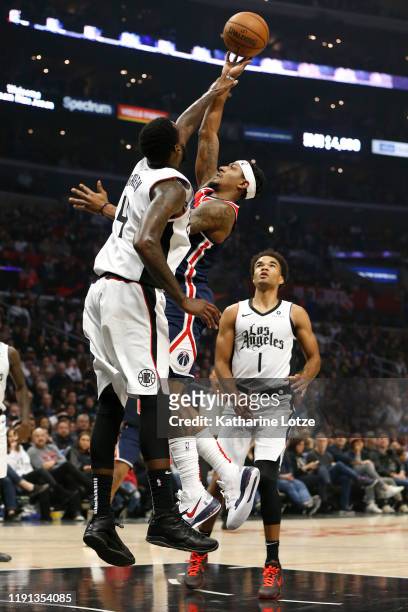 Bradley Beal of the Washington Wizards shoots the ball as JaMychal Green of the Los Angeles Clippers defends during the first half at Staples Center...