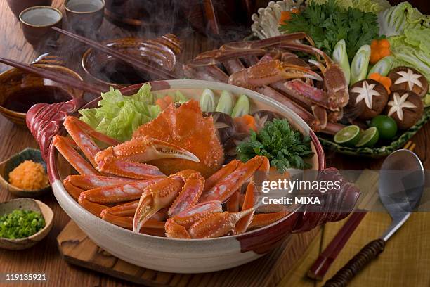 kani-nabe - chionoecetes opilio stock pictures, royalty-free photos & images