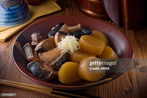 buri-daikon - 煮る ストックフォトと画像