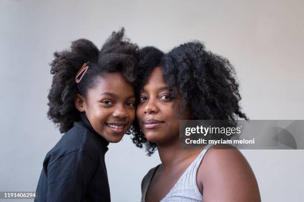 mother and daughter - natural black hair stock pictures, royalty-free photos & images