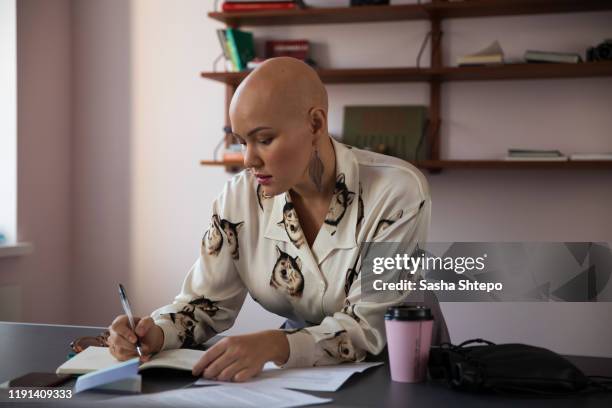 composing a speech - alopecia stockfoto's en -beelden
