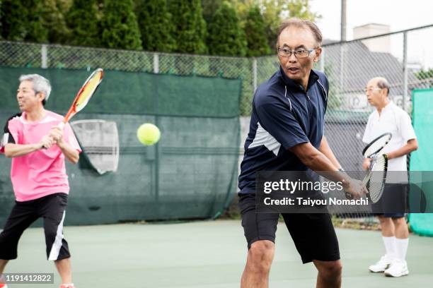 men concentrating on tennis practice - japanese tennis stock-fotos und bilder