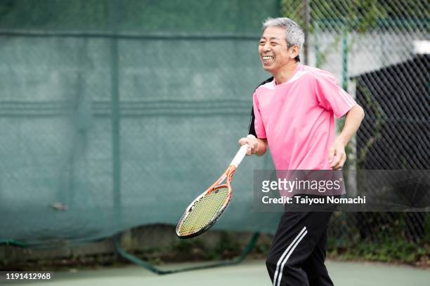 japanese men enjoying tennis - japanese tennis photos et images de collection
