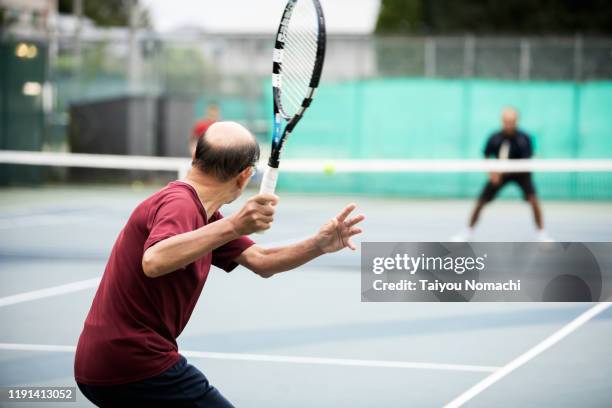senior man ready to receive - japanese tennis stock-fotos und bilder