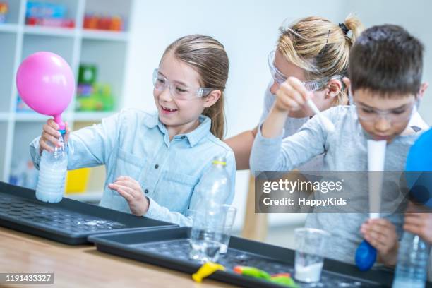 Imagine Science Experiment Science Experiment Child Balloon Photos and Premium High Res Pictures ...