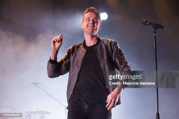 Tom Chaplin of Keane performs live on stage at Espaco das Americas on December 1, 2019 in Sao Paulo, Brazil.