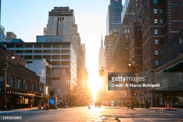 manhattan streets at sunrise, new york city - new york stock-fotos und bilder